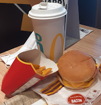 Cheeseburger du Restauration rapide McDonald's Saint-Doulchard - n°4