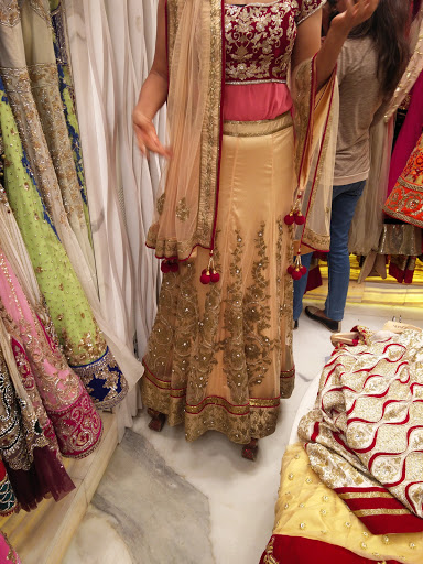 Stores to buy women's wedding blouses Mumbai