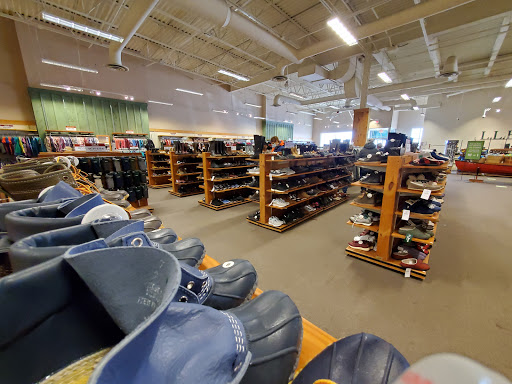 Clothing Store «L.L. Bean Outlet», reviews and photos, 2421 Cranberry Hwy, Wareham, MA 02571, USA