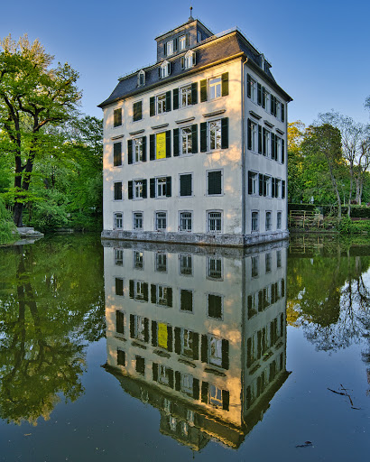 Holzhausen Palace