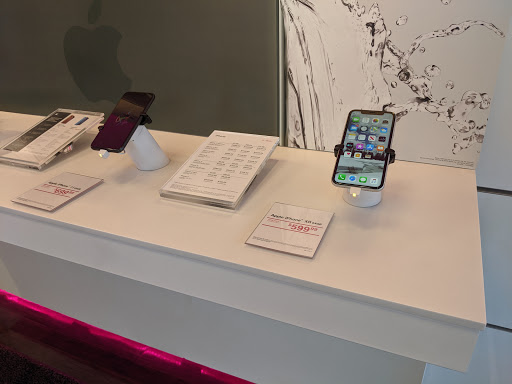 Cell Phone Store «T-Mobile», reviews and photos, 8400 Grand Ave, River Grove, IL 60171, USA