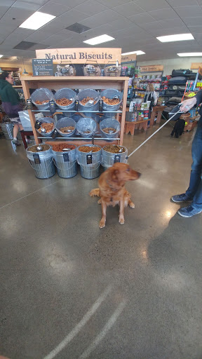 Pet Supply Store «Mud Bay», reviews and photos, 2100 SE 164th Ave, Vancouver, WA 98683, USA