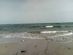 Foto von Seeni Appa Dargha Beach und die siedlung