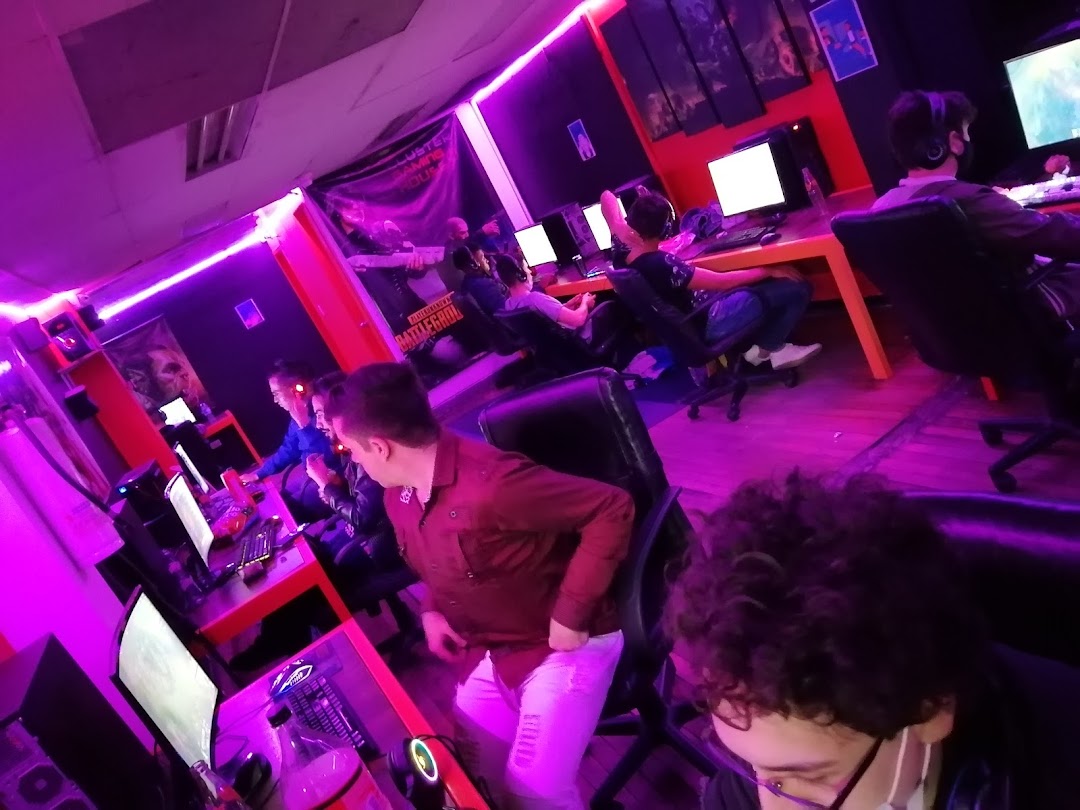 Cluster Gaming House