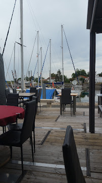 Atmosphère du Restaurant Au Bout Du Port à Marans - n°11