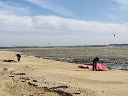 Plage de Kerandre'in fotoğrafı geniş bir kıyı şeridi ile birlikte