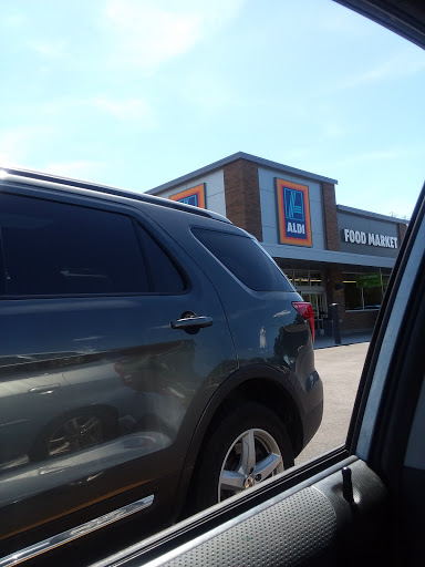 Supermarket «ALDI», reviews and photos, 434 12th St, Dunbar, WV 25064, USA