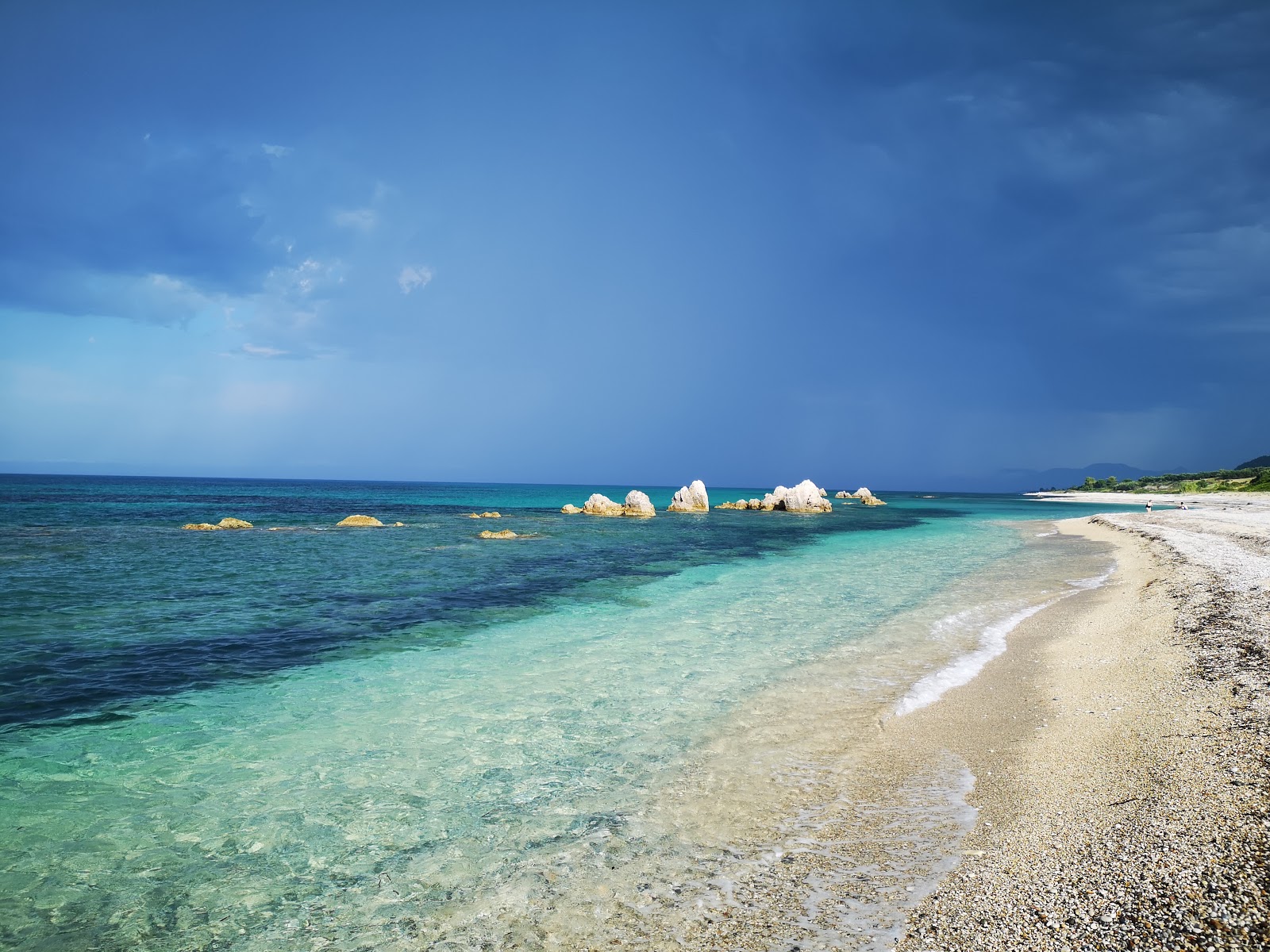 Foto von Artolithia beach befindet sich in natürlicher umgebung