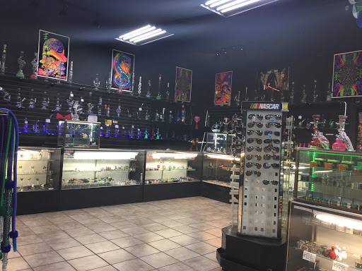 Tobacco Shop «Relax Smoke Shop», reviews and photos, 6 W 39th St, Kansas City, MO 64111, USA
