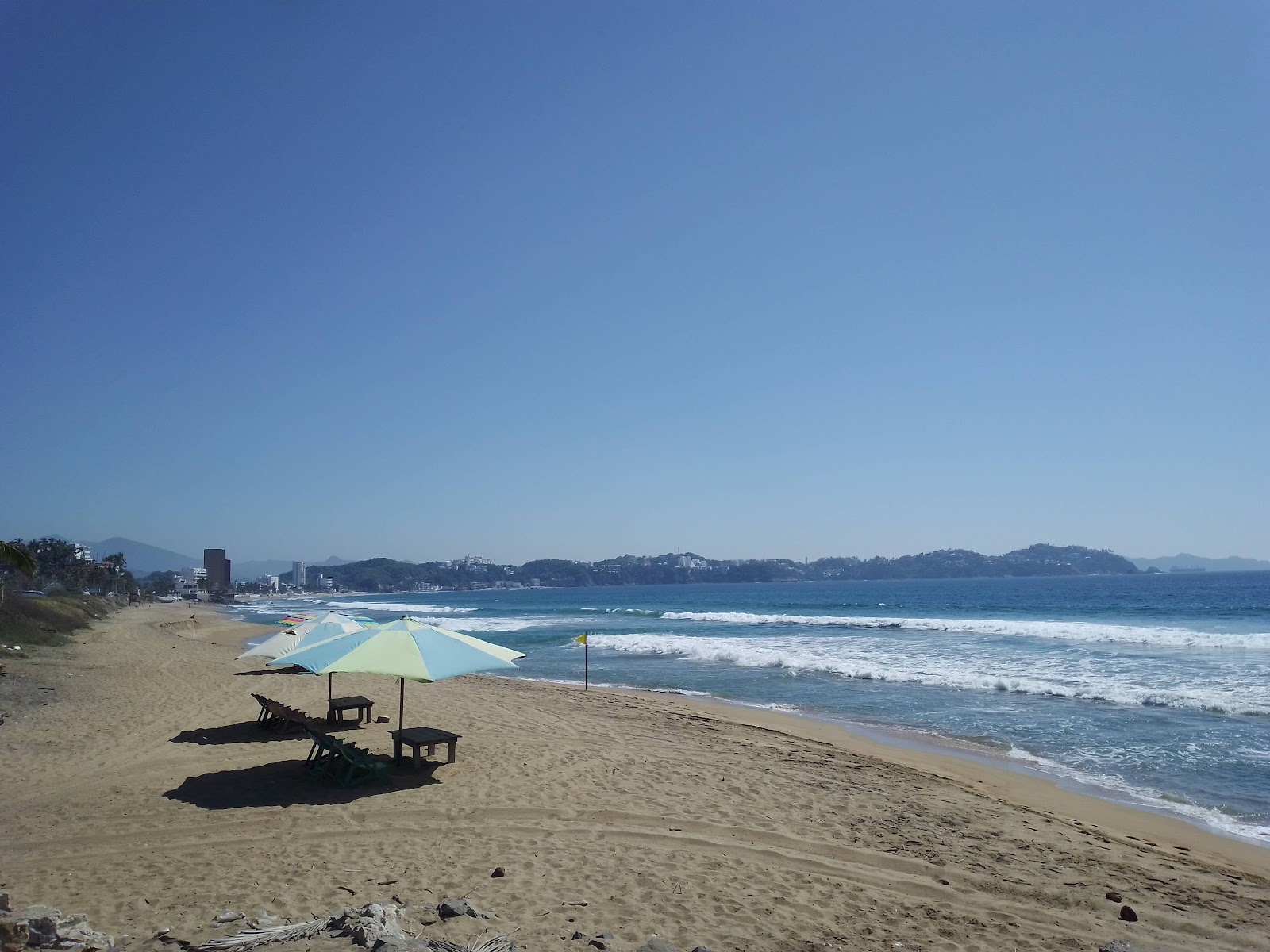 Fotografie cu Playa Salagua cu o suprafață de apa pură turcoaz