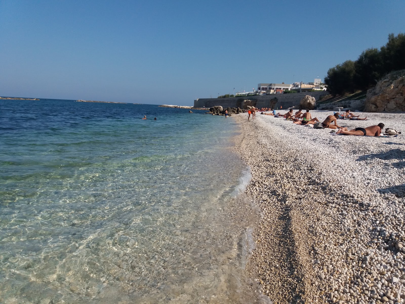 Salsello beach的照片 带有蓝色纯水表面