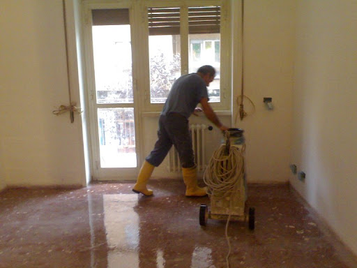 EURO CLEAN SERVICE S.r.l. - Impresa di Pulizie per Appartamenti e Aziende