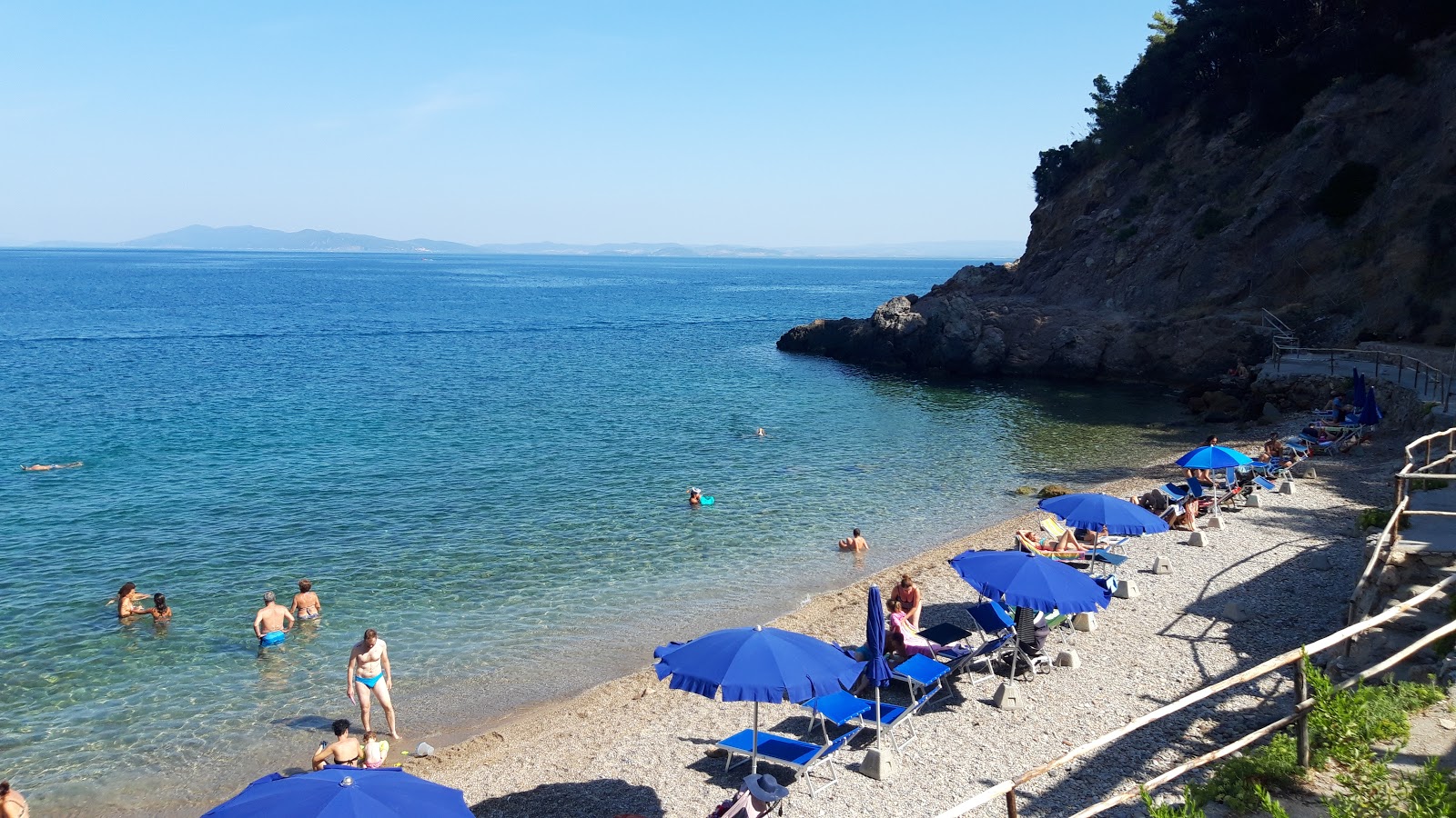 Photo of Spiaggia La Cantoniera and the settlement