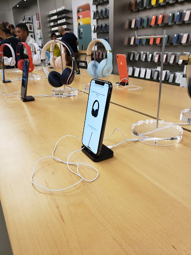 Computer Store «Apple Millenia», reviews and photos, 4200 Conroy Rd, Orlando, FL 32839, USA