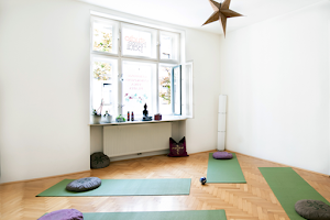 studio heike paul - yoga, gyrokinesis gyrotonic pilates image