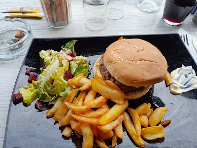 Las chicas bar restaurant à Montélier
