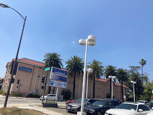 United Auto Group, 2151 E Colorado Blvd, Pasadena, CA 91107, USA, 