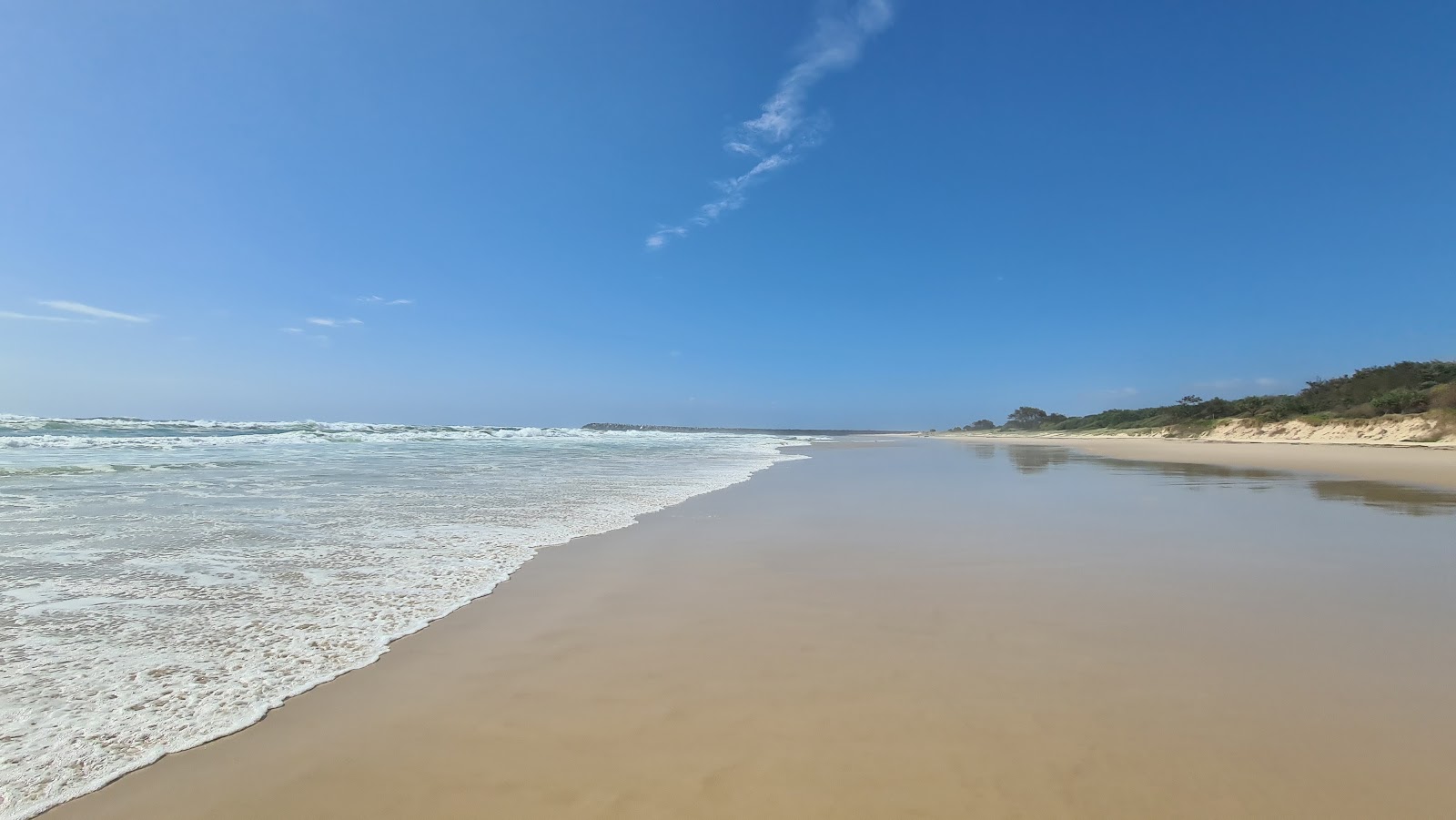 Foto de Ballina Beach - lugar popular entre os apreciadores de relaxamento