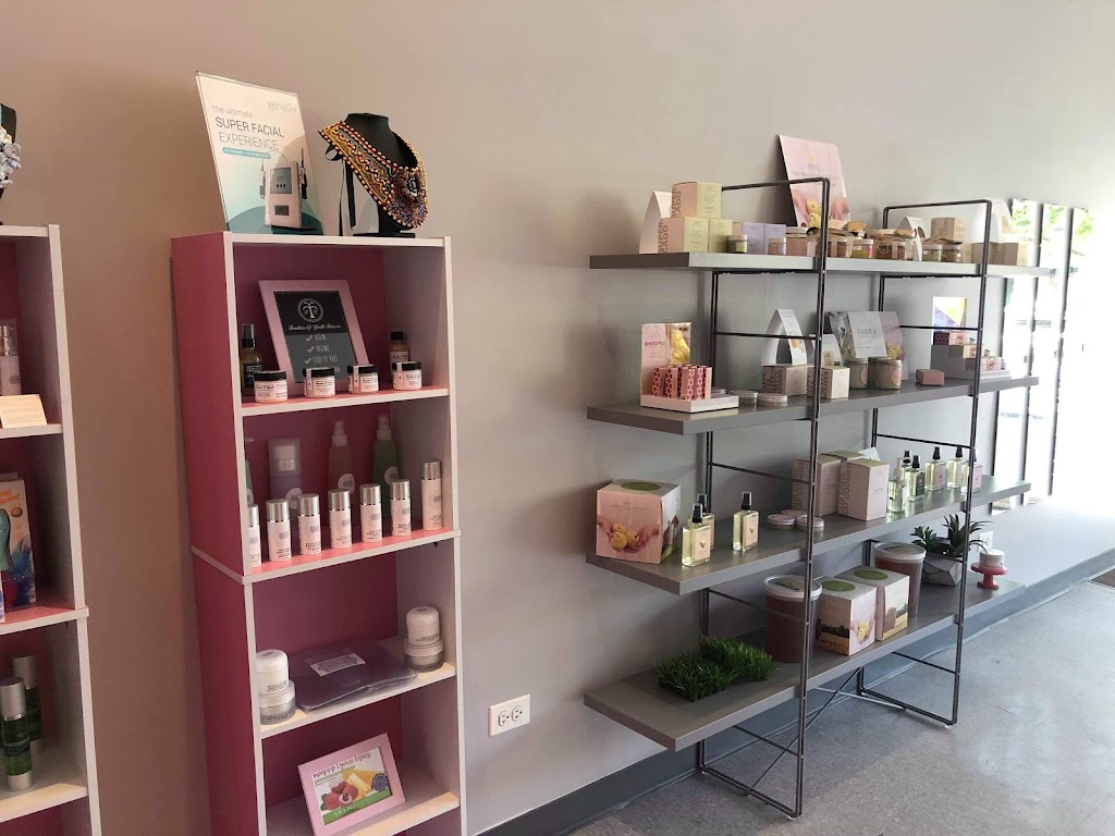 Like No Other beauty boutique 60640