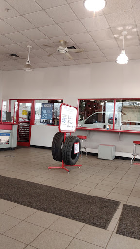 Tire Shop «Discount Tire», reviews and photos, 5505 South La Grange Road, Countryside, IL 60525, USA
