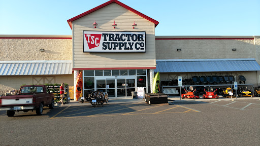 Tractor Supply Co., 2000 Fisher Arch, Virginia Beach, VA 23456, USA, 