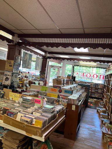 Used Book Store «Newtown Book & Record Exchange», reviews and photos, 102 S State St, Newtown, PA 18940, USA