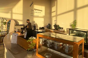 مقهى رَواء image