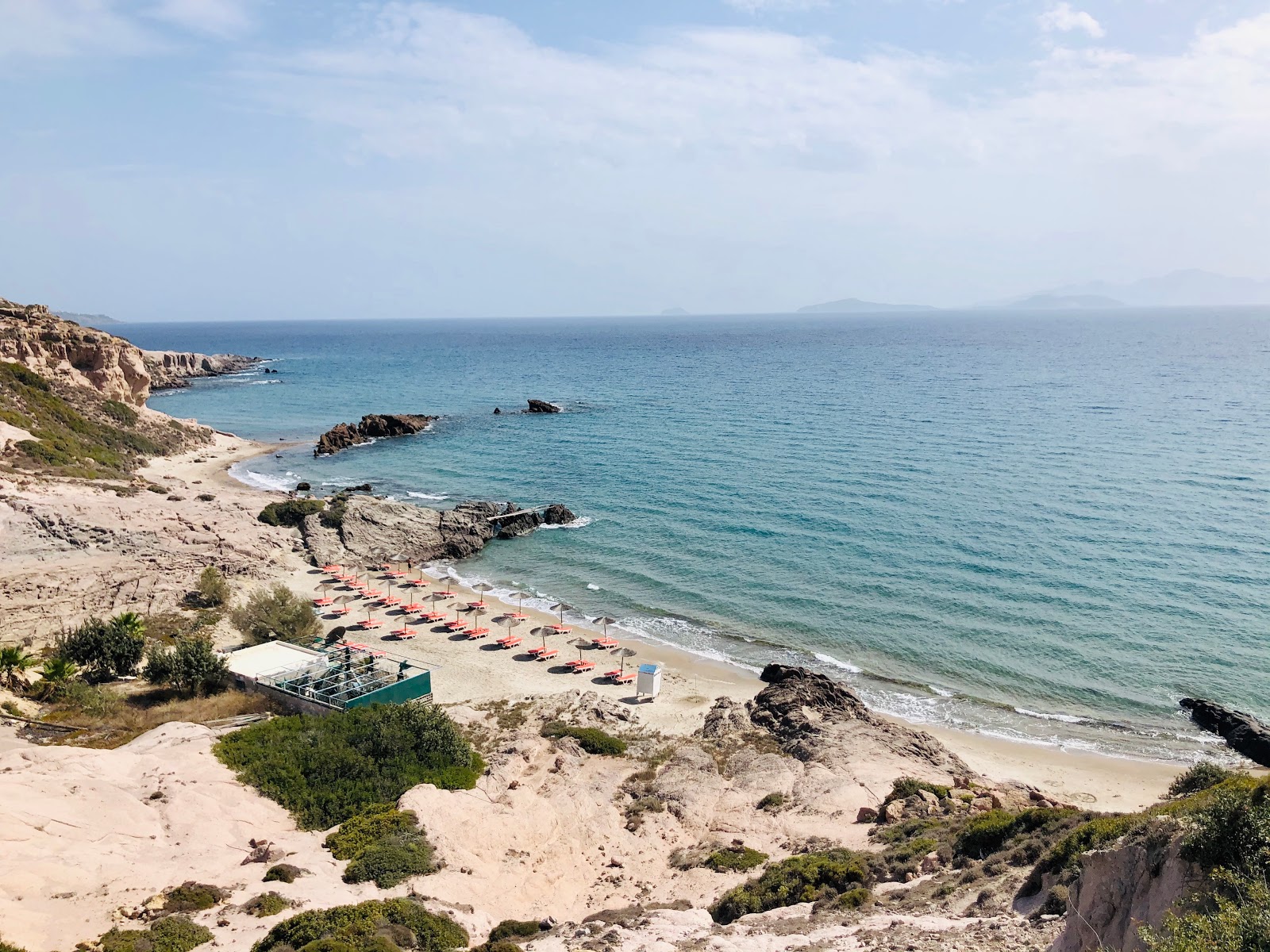 Foto von Camel Beach mit heller feiner sand Oberfläche