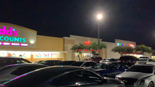 Shopping Mall «Horizon Park Shopping Center», reviews and photos, 3904 W Hillsborough Ave, Tampa, FL 33614, USA
