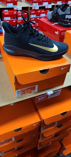 Shoe Store «Off Broadway Shoe Warehouse», reviews and photos, 8600 Ward Pkwy, Kansas City, MO 64114, USA