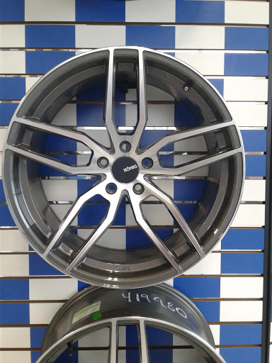 Tire Shop «Les Schwab Tire Center», reviews and photos, 1250 Airport Park Blvd, Ukiah, CA 95482, USA