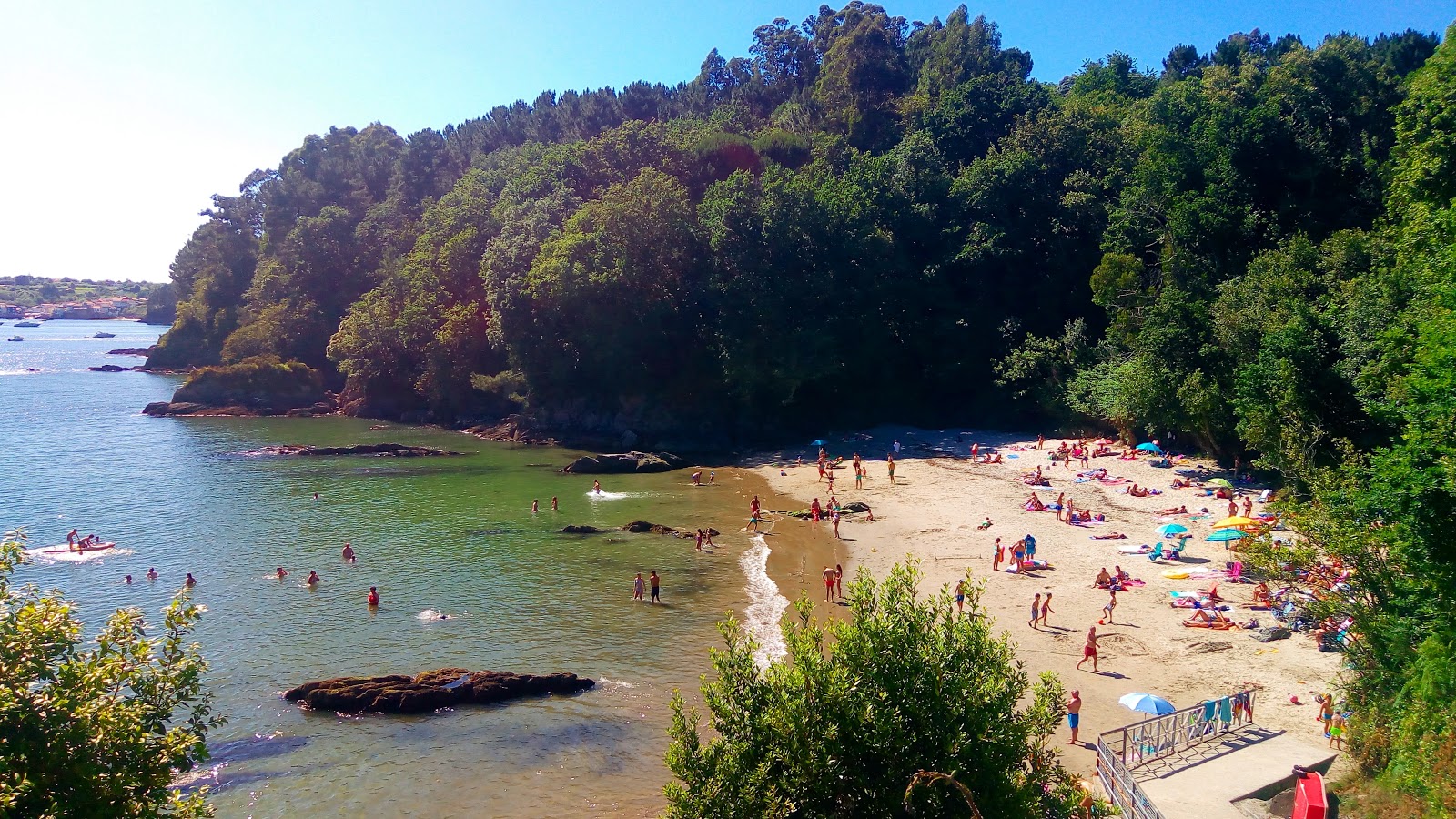 Playa de Almieiras'in fotoğrafı ve yerleşim