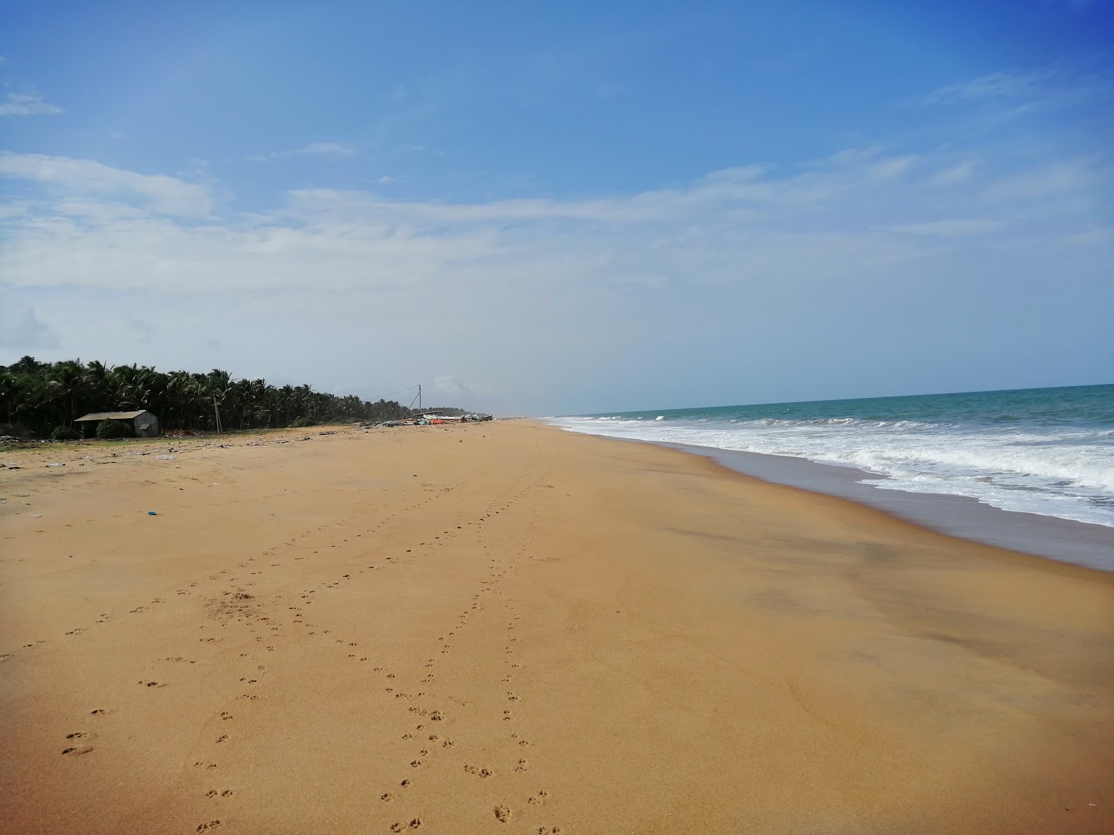 Foto von Sinnapaduwa Beach mit beiger sand Oberfläche