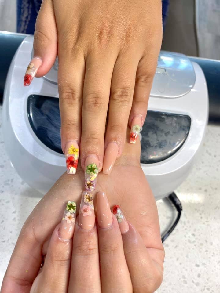 7-STAR NAILS