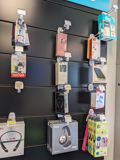 Cell Phone Store «Tracfone Wireless Exclusive Store (Cellphone Repair- iPhone Repair- Screen Repair)», reviews and photos, 10812 SE Oak St b, Portland, OR 97222, USA