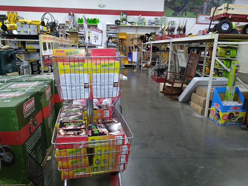 Home Improvement Store «Tractor Supply Co.», reviews and photos, 3790 Teays Valley Road, Hurricane, WV 25526, USA