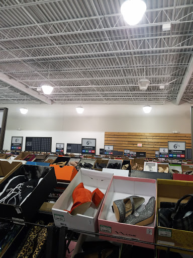 Shoe Store «DSW Designer Shoe Warehouse», reviews and photos, 12160 Blue Valley Pkwy, Overland Park, KS 66213, USA