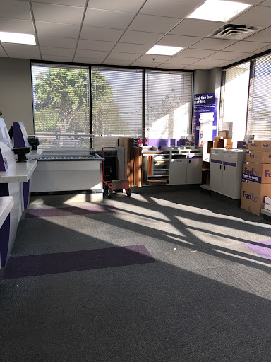 Shipping and Mailing Service «FedEx Ship Center», reviews and photos, 16633 Schoenborn St, North Hills, CA 91343, USA