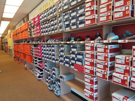 Shoe Store «Famous Footwear», reviews and photos, 26101 Great Northern Shop Center, North Olmsted, OH 44070, USA