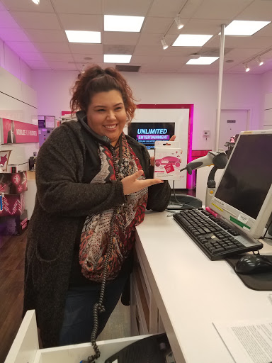 Cell Phone Store «T-Mobile», reviews and photos, 2908 Hamilton St, Hyattsville, MD 20782, USA