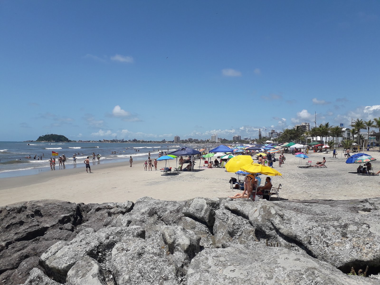 Photo de Plage Das Pedras avec un niveau de propreté de très propre