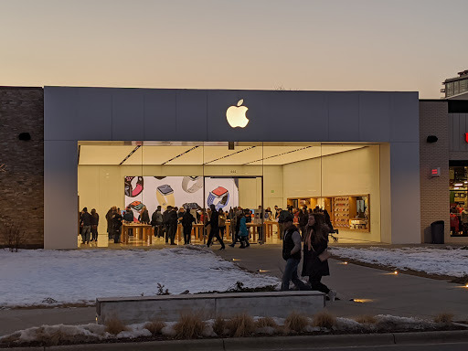 Shopping Mall «Hilldale Shopping Center», reviews and photos, 726 N Midvale Blvd, Madison, WI 53705, USA