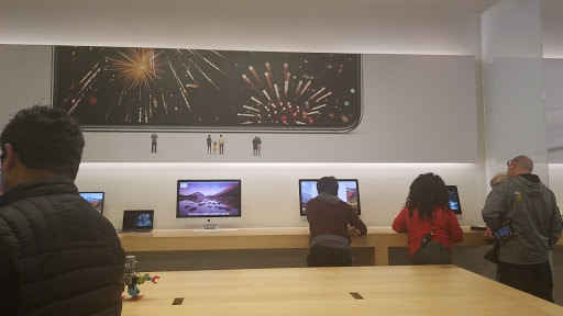 Computer Store «Apple Southlake Town Square», reviews and photos, 260 Grand Ave, Southlake, TX 76092, USA