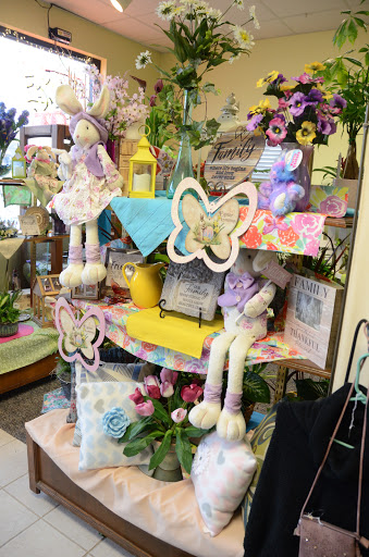 Florist «Chapel Hill Florist», reviews and photos, 2913 IL-120, McHenry, IL 60051, USA