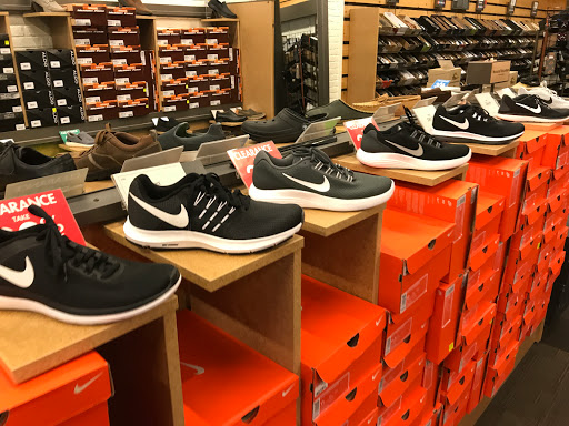 Shoe Store «DSW Designer Shoe Warehouse», reviews and photos, 1650 Airport Blvd #350, Pensacola, FL 32504, USA