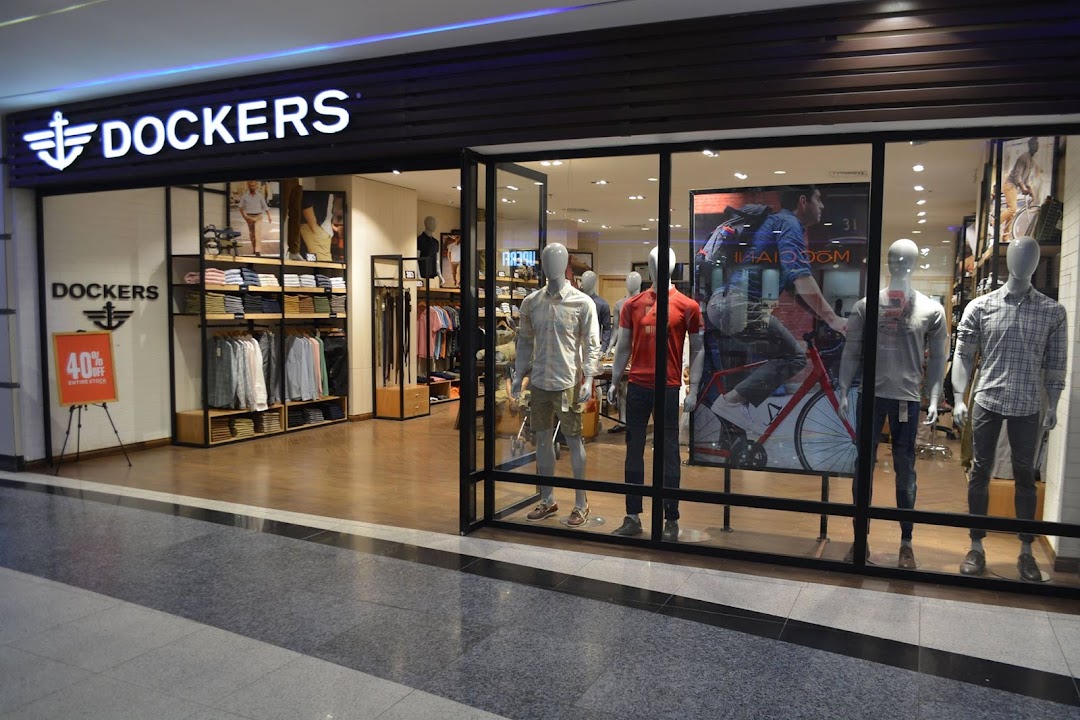 Dockers Giga Mall