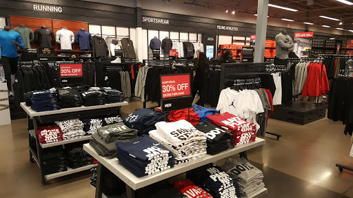 Clothing Store «Nike Factory Store», reviews and photos, 3905 Eagan Outlets Pkwy #200, Eagan, MN 55122, USA