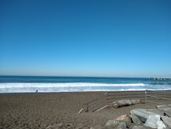 Foto di Pacifica Beach Park sorretto da scogliere