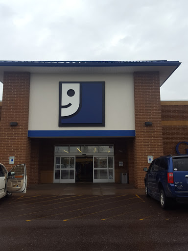 Thrift Store «Lake Hallie Goodwill Retail Store & Training Center», reviews and photos, 2759 S Prairie View Rd, Chippewa Falls, WI 54729, USA