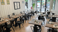 Atmosphère du Restaurant Le Breton de l’Aiguillon Crêperie Bretonne à Arcachon - n°1